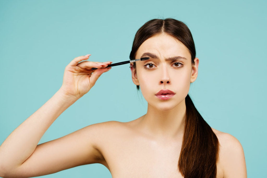 Everything You Need to Know About Eyebrow Tinting